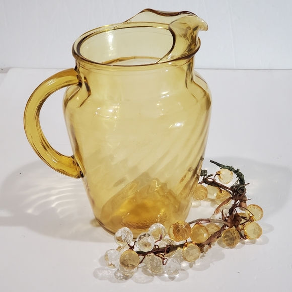 Vintage Amber Gold Yellow Pressed Swirl Glass Large Pitcher With Ice Lip EUC - Picture 10 of 15